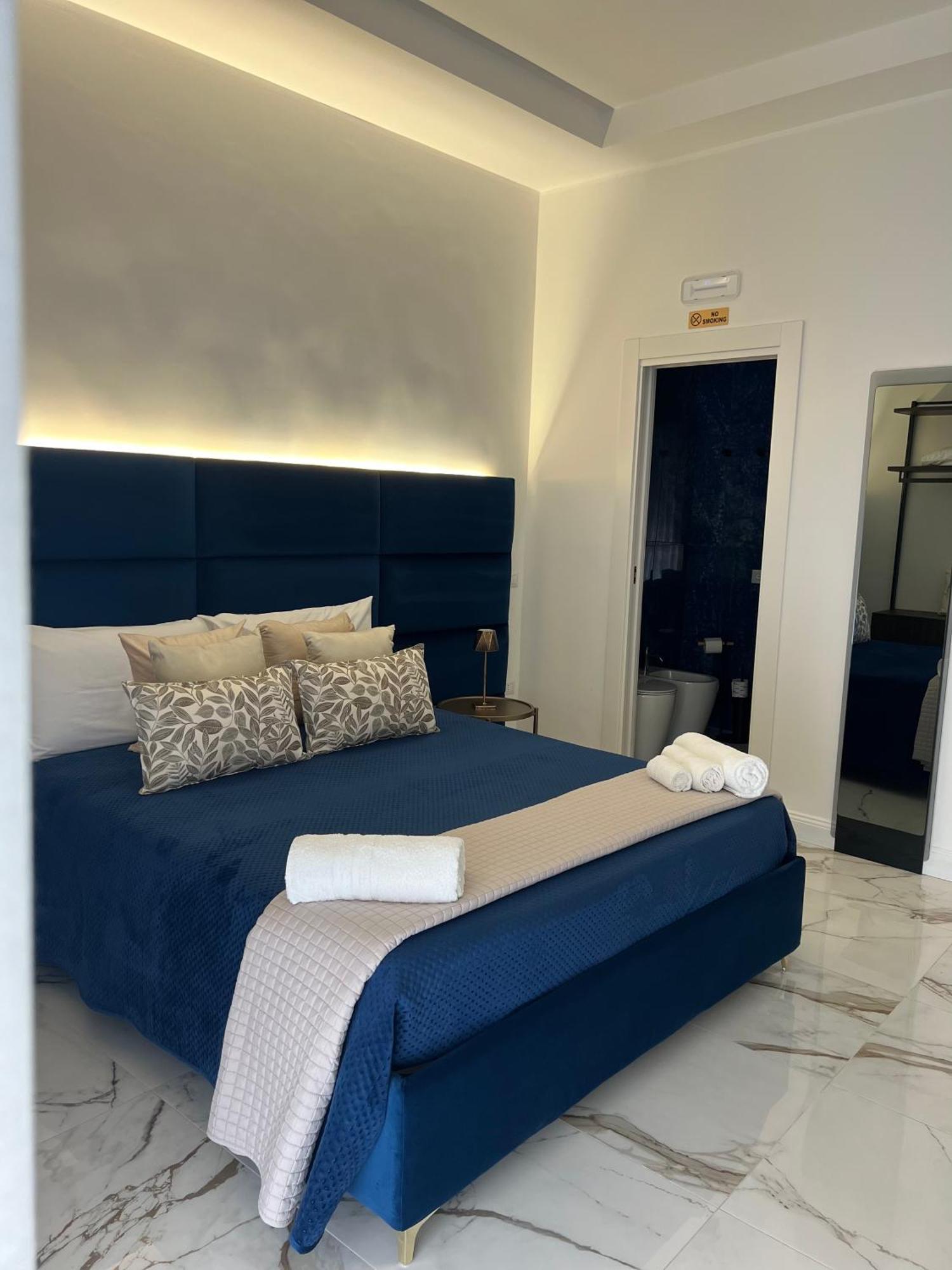 Aries Suite Pompei Bagian luar foto